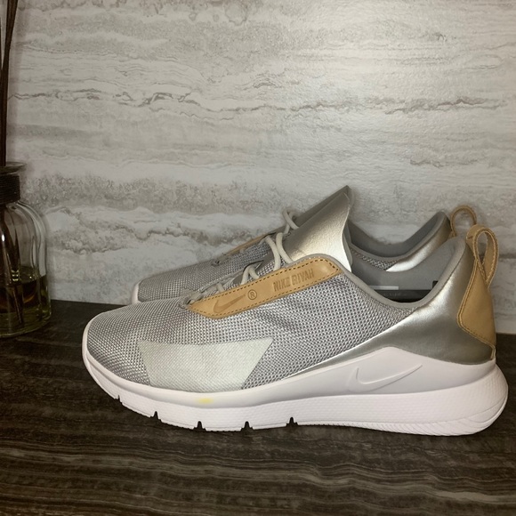 nike rivah trainers